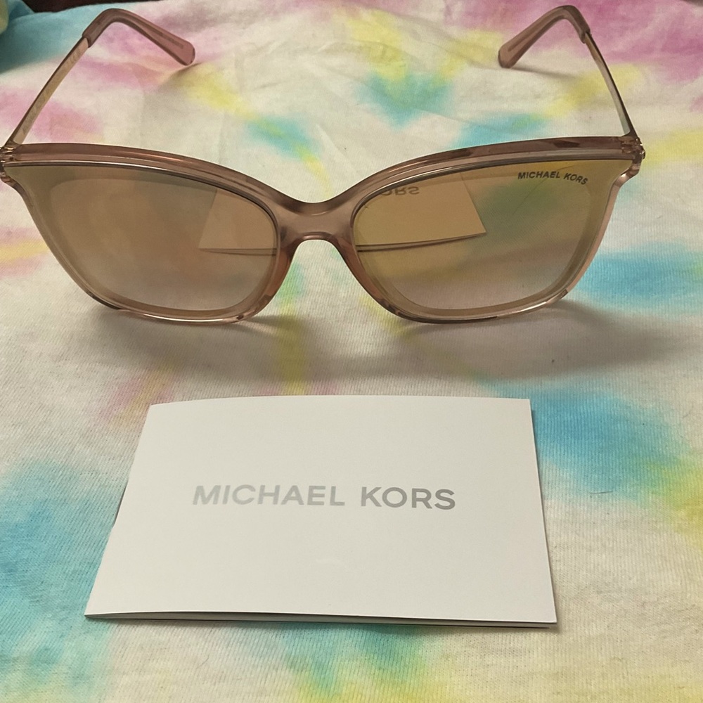 Rose gold Michael Kors sunglasses. Mirrored lenses. Excellent Condition.